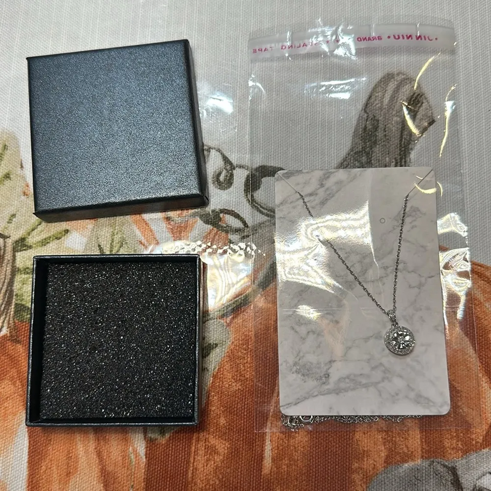 Sterling silver CTTW diamond flower round pendant 18 inch necklace - Image 5