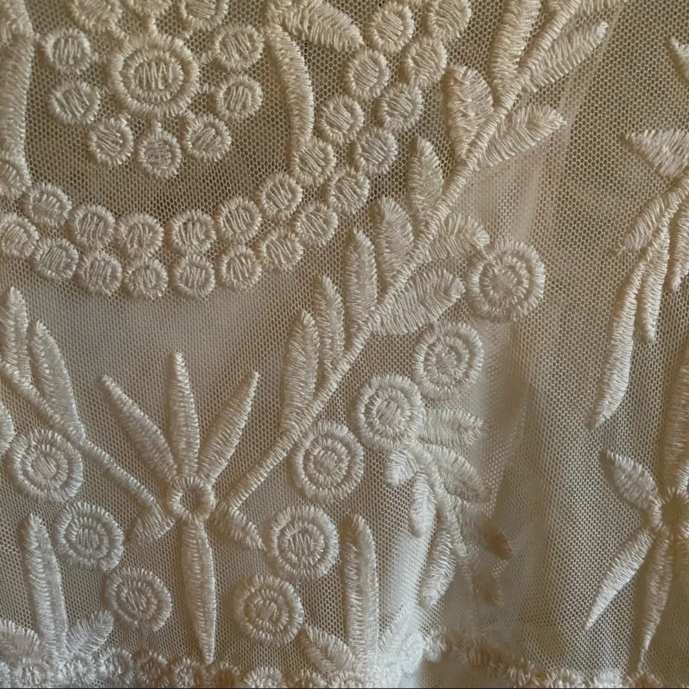 Lace embroidered dress - Image 3