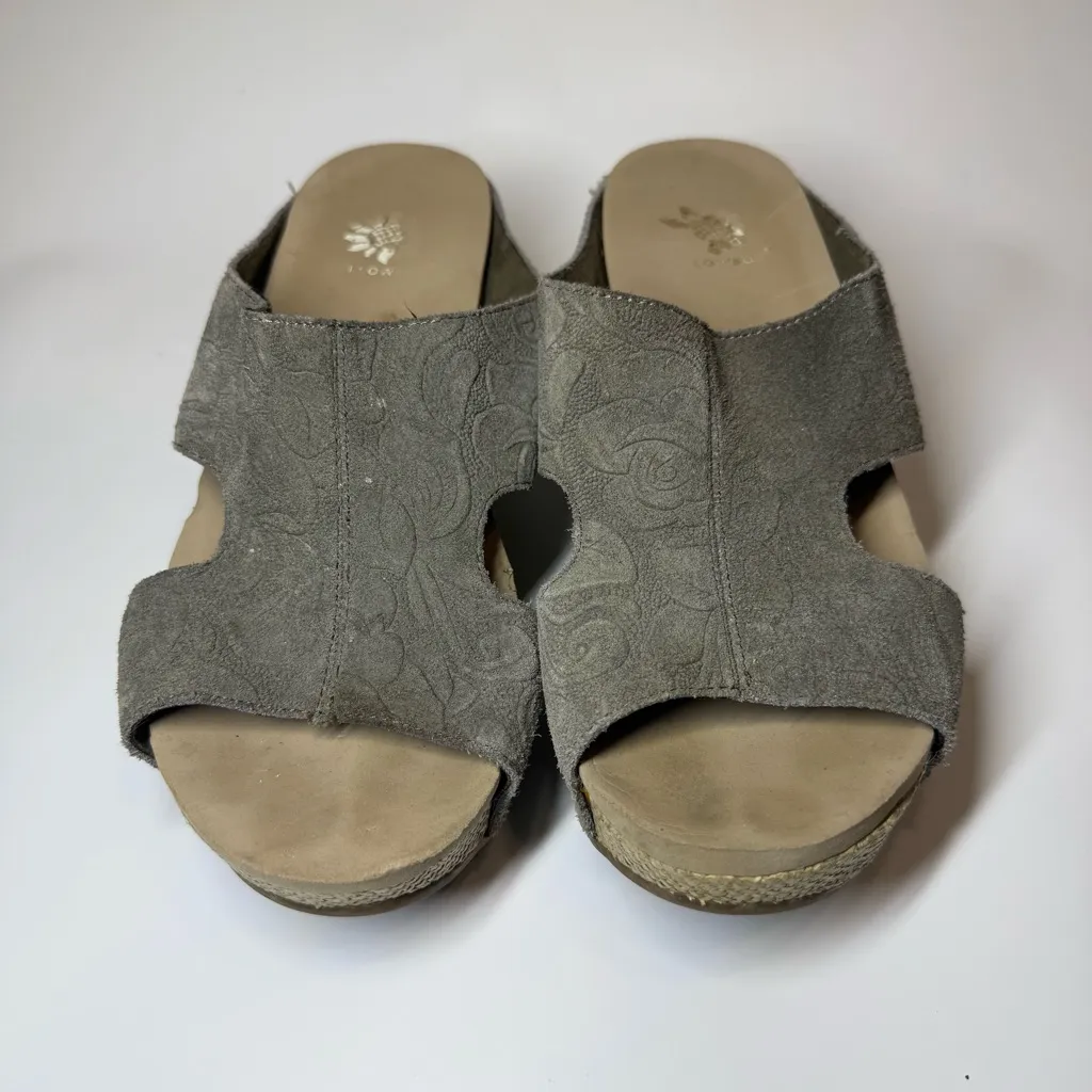 Yellow Box Gray Floral Leather Wedge Sandals - Image 2