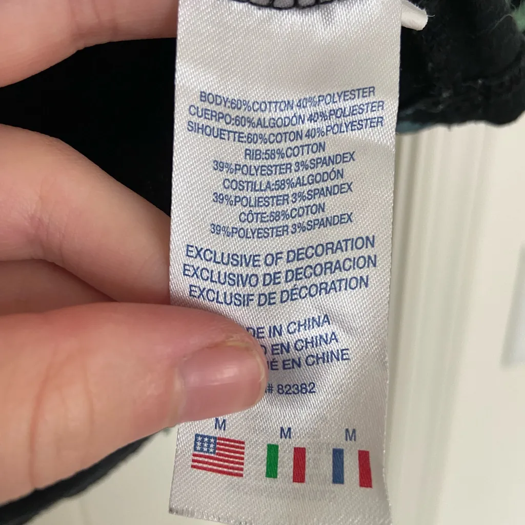 EUC Champion women’s‎ black multicolor word pattern crop top tshirt medium - Image 4