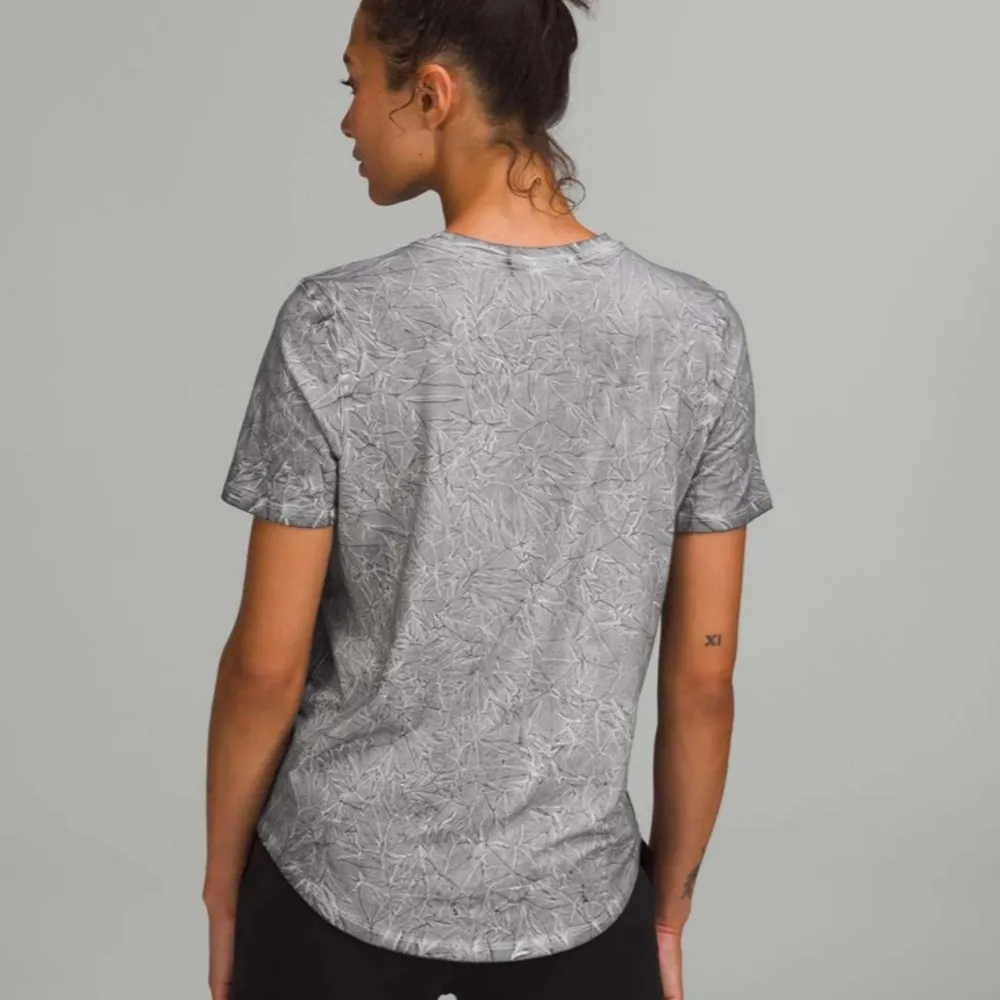 Lululemon Love Crew T-Shirt Summit Wash Graphite Grey - Image 2