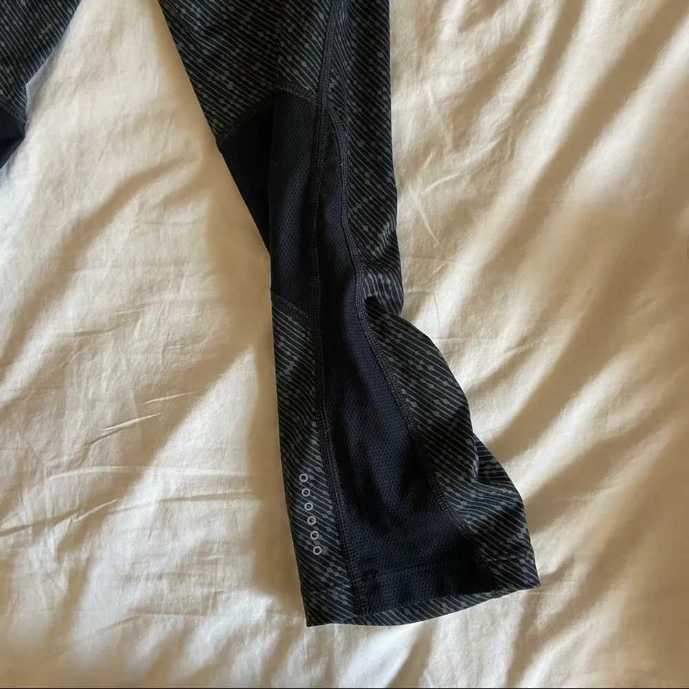 Nike Dri fit Capri yoga workout leggings Sz medium - Image 8