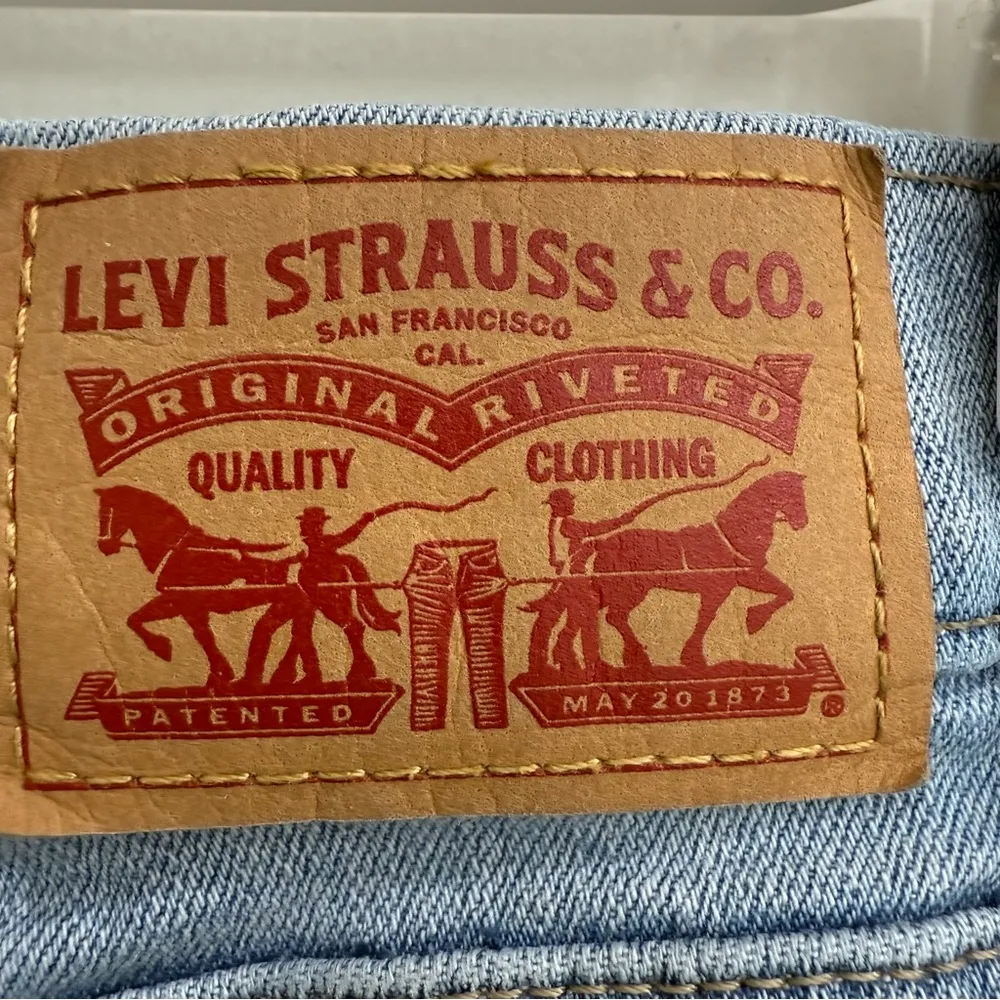 Levi’s Denim Blue Women's Size 25 Shorts 5” inseam - Image 5