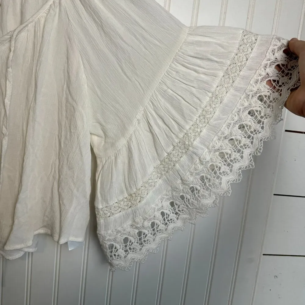 Band of Gypsies  White Cropped Peasant Style Top Bell Sleeves, Lace Detail - Image 2