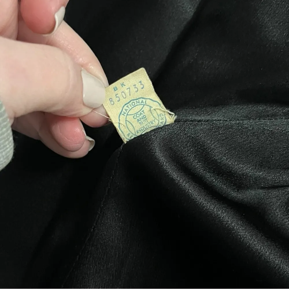 WOLF & DESSAUER Women's Vintage Black 100% Cashmere Coat | EUC Size 1X - Image 9