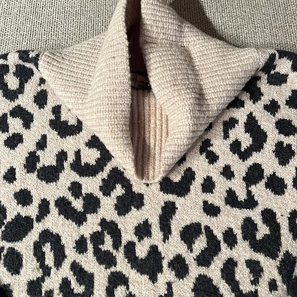 Leopard cowl neck sweater Size M - Image 2