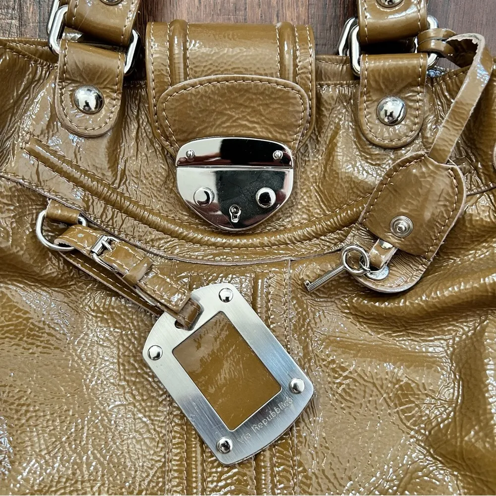 VIA REPUBBLICA golden mustard patent leather bag, made in Italy, NWOT Gold - Image 7