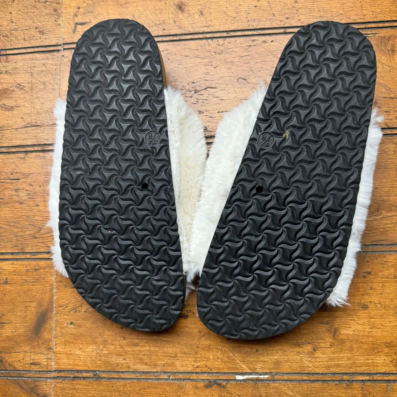 Slide with two straps,‎ buckles and faux fur White Size 7.5 - Image 2