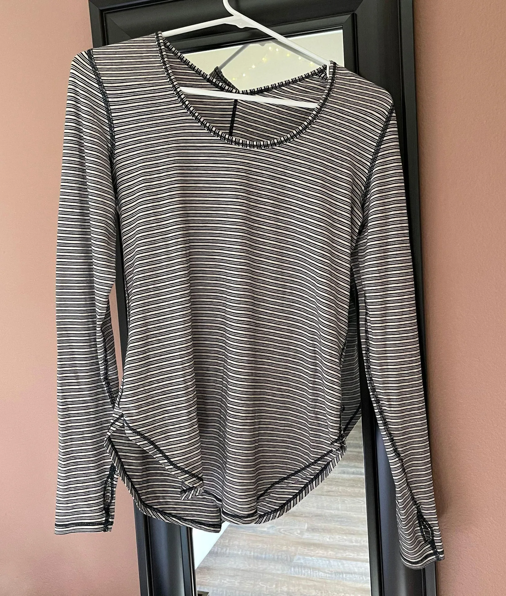 Lululemon Long Sleeve Top - Image 4
