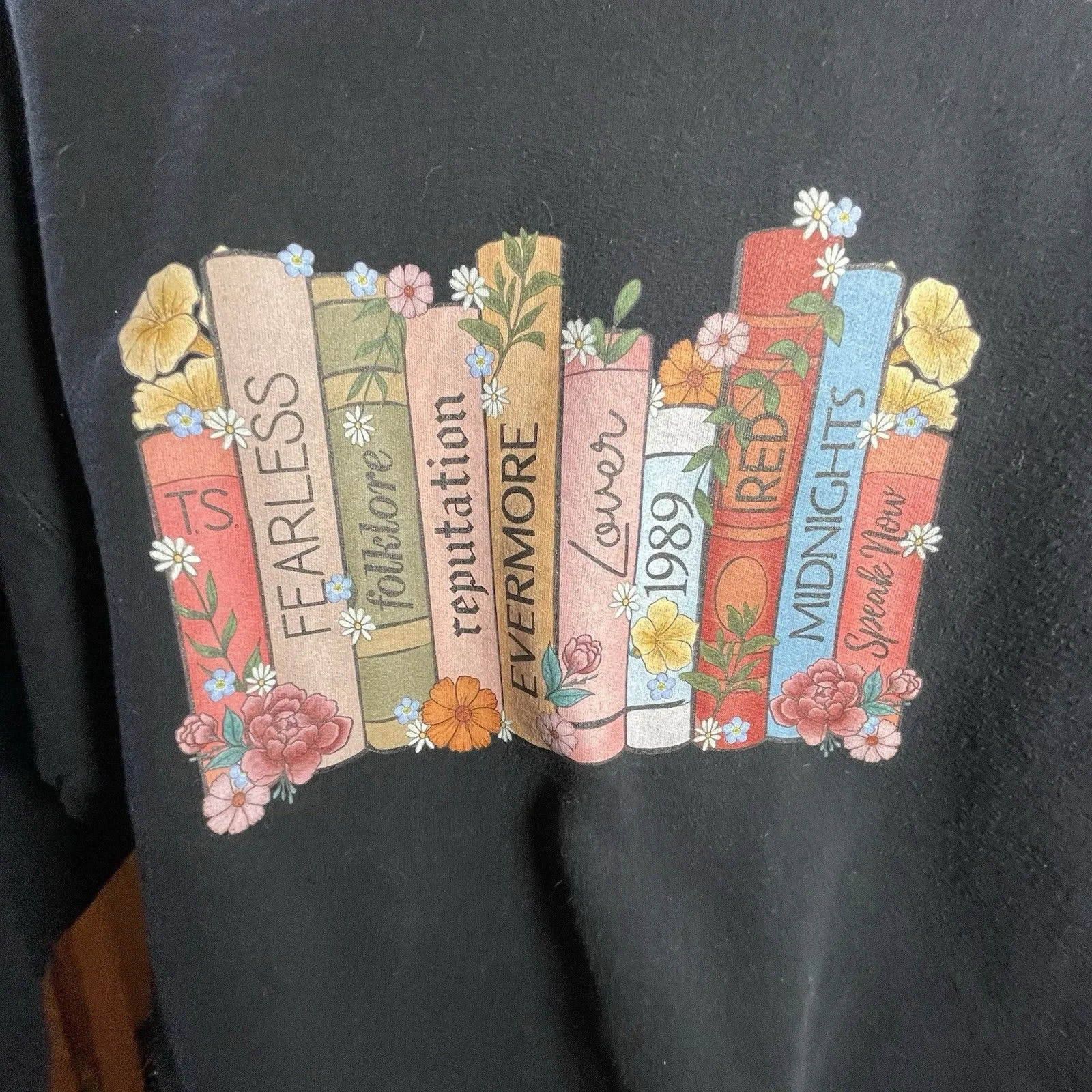 Taylor Swift Inspired Graphic Sweatshirt Unisex Large Book Lover Swiftie CD Arty - Image 3