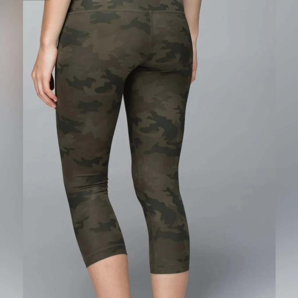 Lululemon Athletica Leggings Women’s Wunder Under Savasana Camo  Crop Size 4 - Image 2