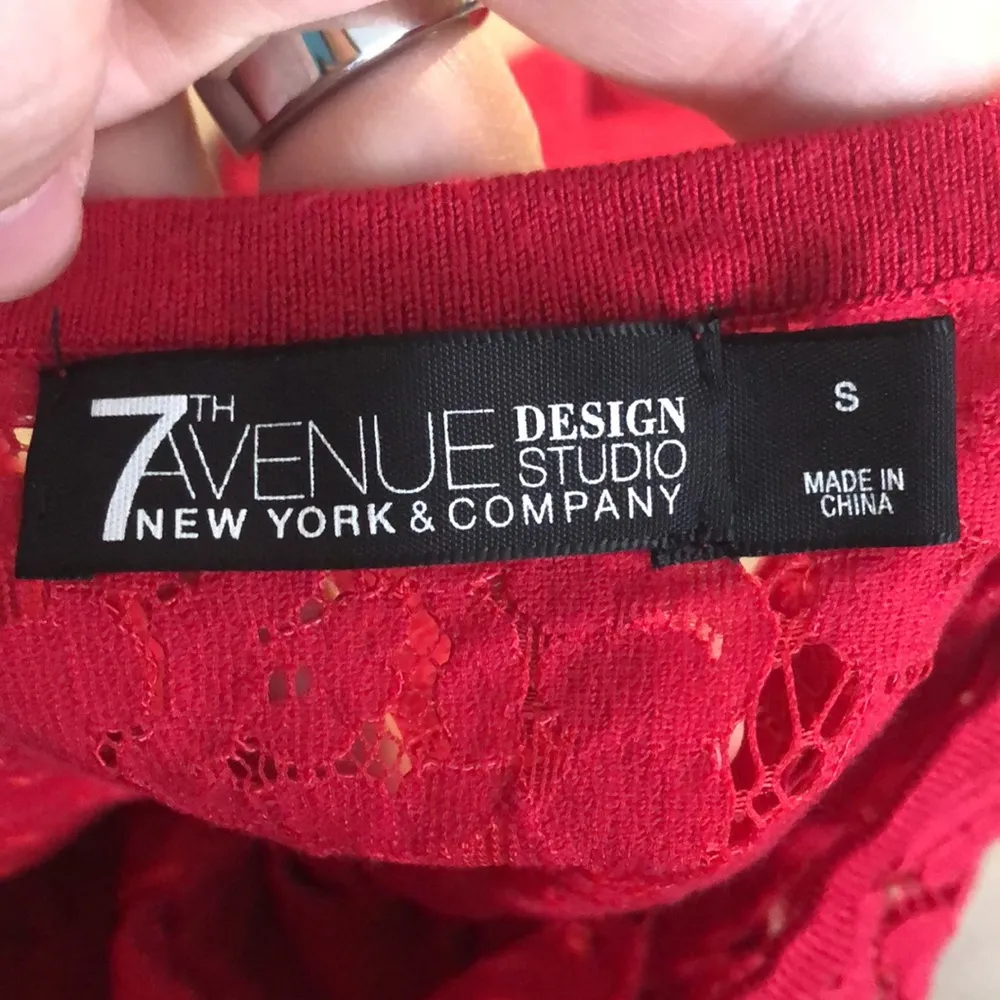 🔹4 for $30 NY&CO Red Lace Top Sweater, size small - Image 5