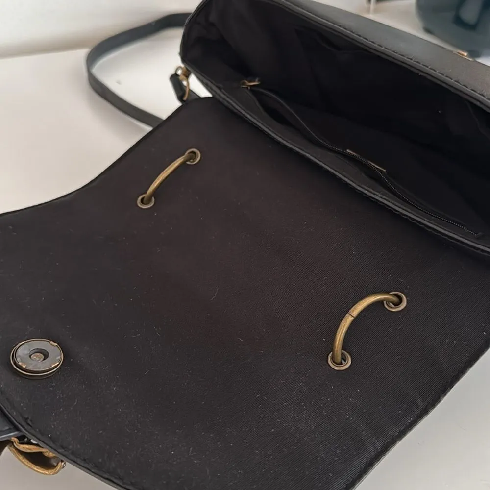 Aldo Black Crossbody Bag with Silver Embellishments EUC - Image 4