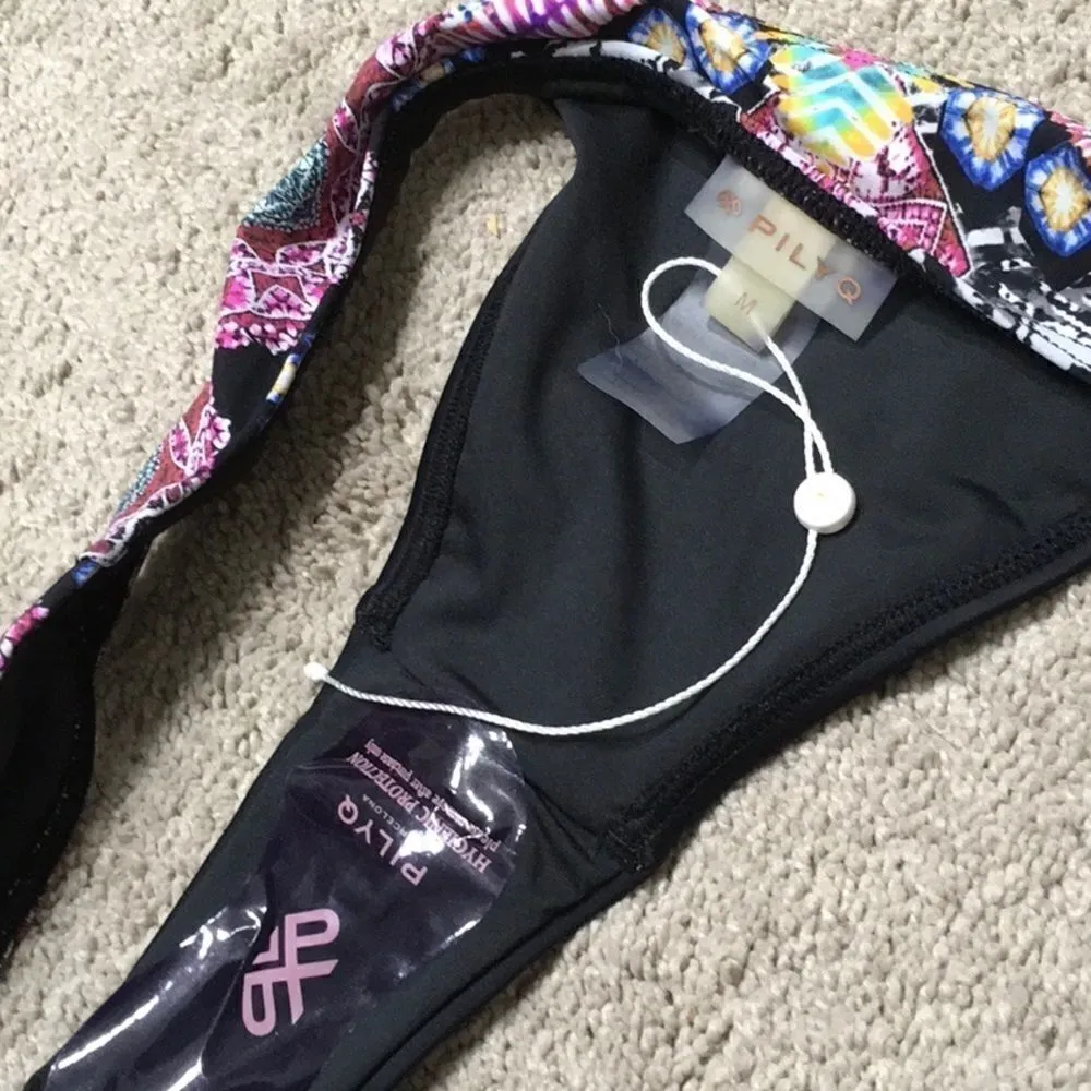 PILYQ teeny bottoms and mixed push-up top. - Image 6