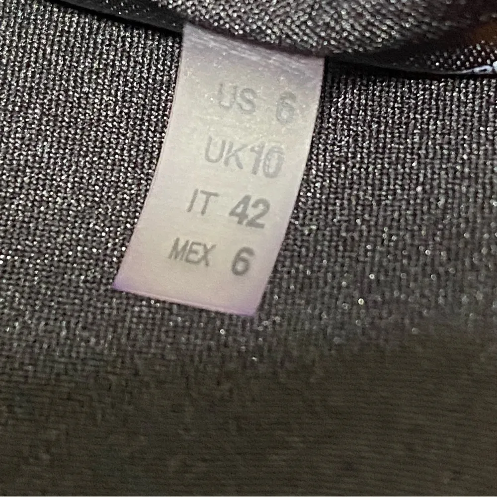 T Tahari Gray Black Pencil Skirt Size 6 Side Panel Workwear CorpCore Y2K - Image 4