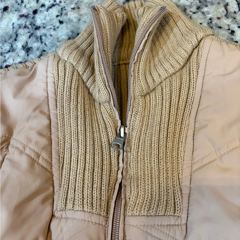 Take Out Tan Puffer Sweater Zip Up Jacket Size M - Image 4