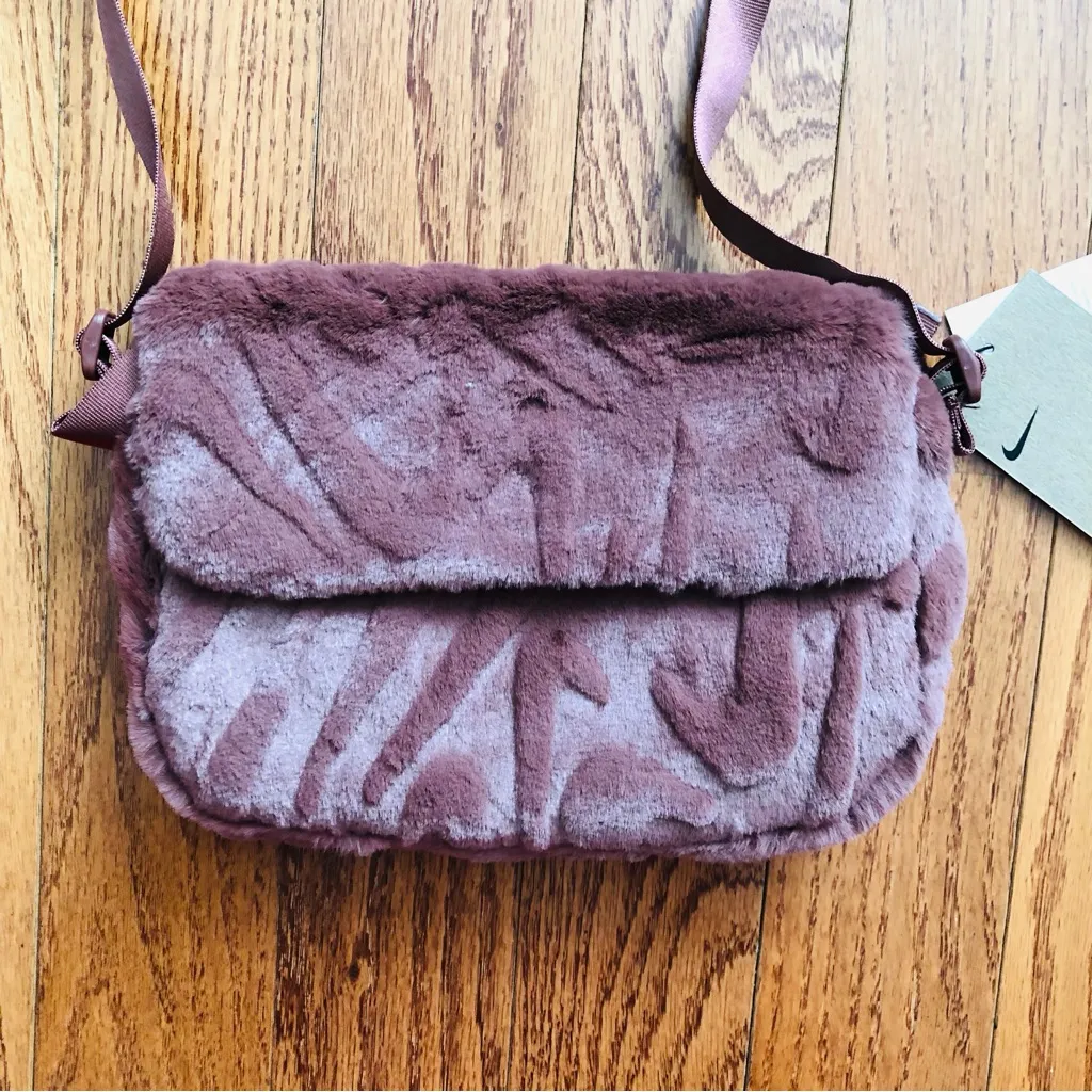 Nike Sportswear Futura 365 Faux Fur Crossbody Bag-Maroon Size Small NWT - Image 8