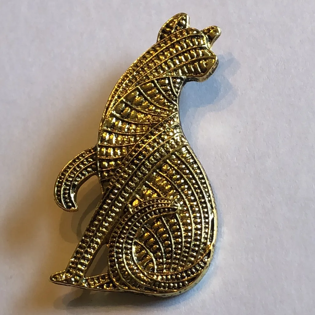 Aged Antique Gold Tone Boho Cat Brooch - Image 2