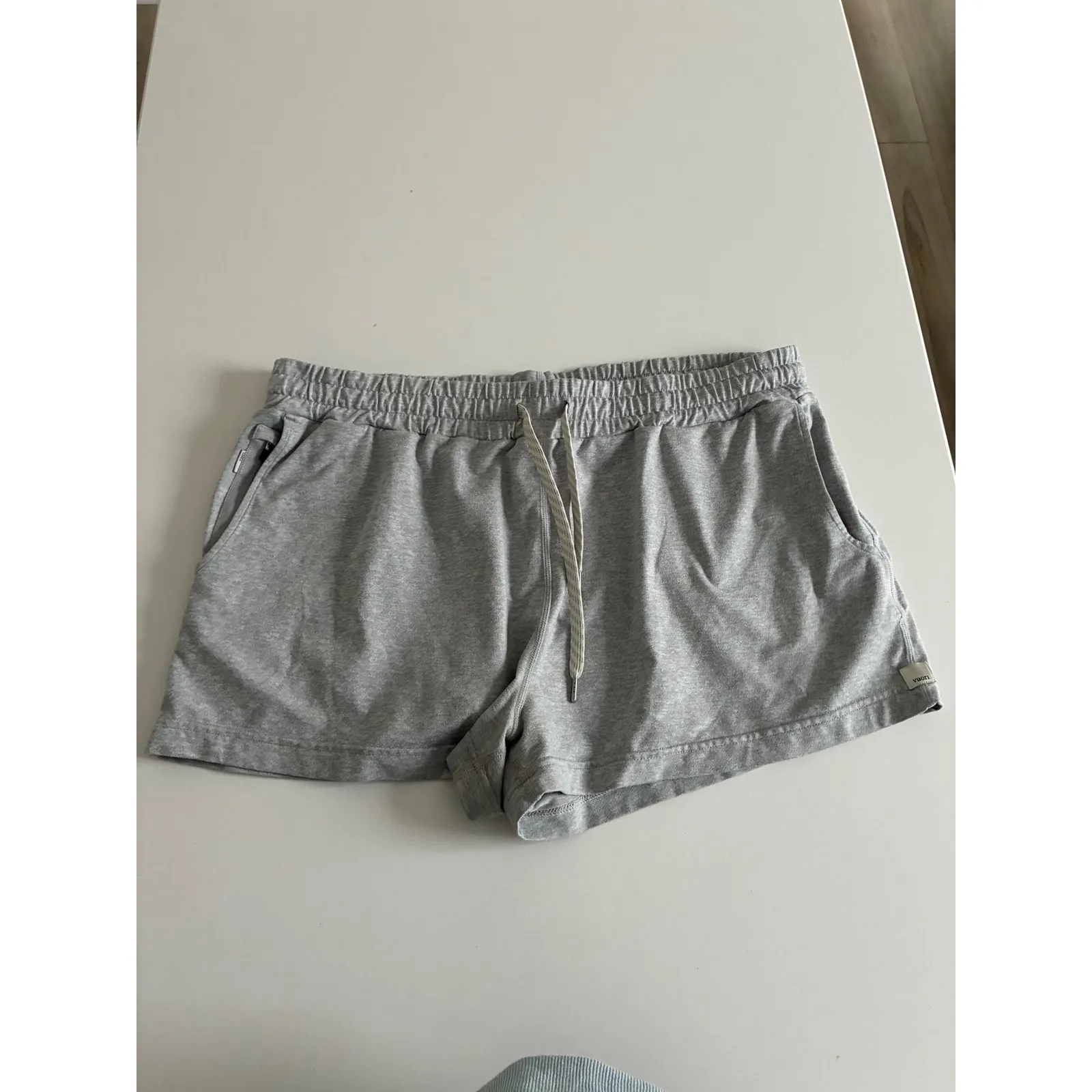 Vuori Halo Performance Womens Gray Pocket Drawstring Sweat Shorts Lounge XL - Image 2