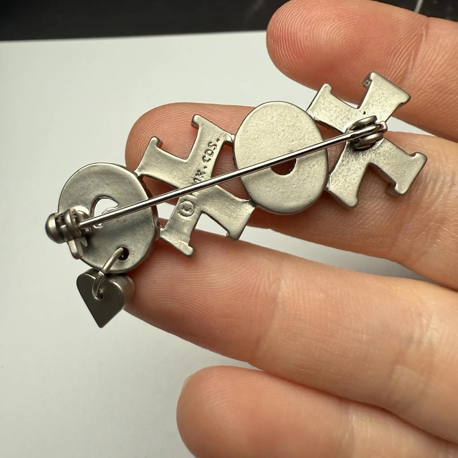 XOXO Brooch Pin Two Tone XO With Heart Charm Signed HMK COS - Image 7