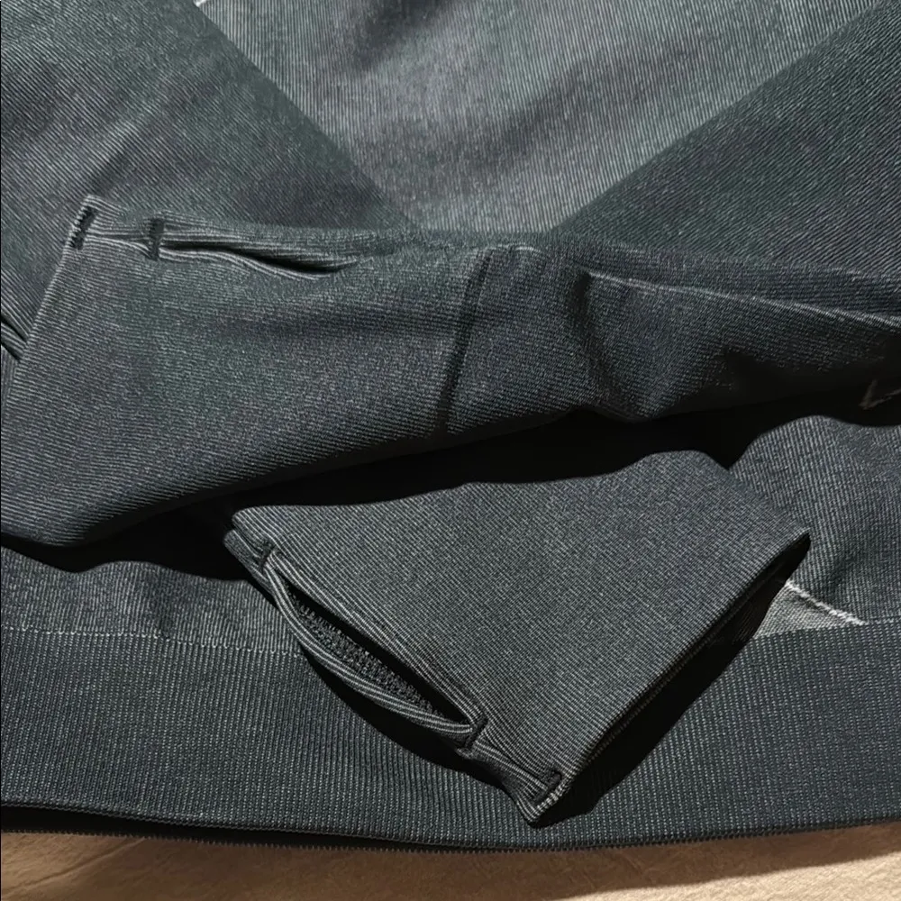 Gymshark Charcoal and Light Gray Crop Top - Image 3