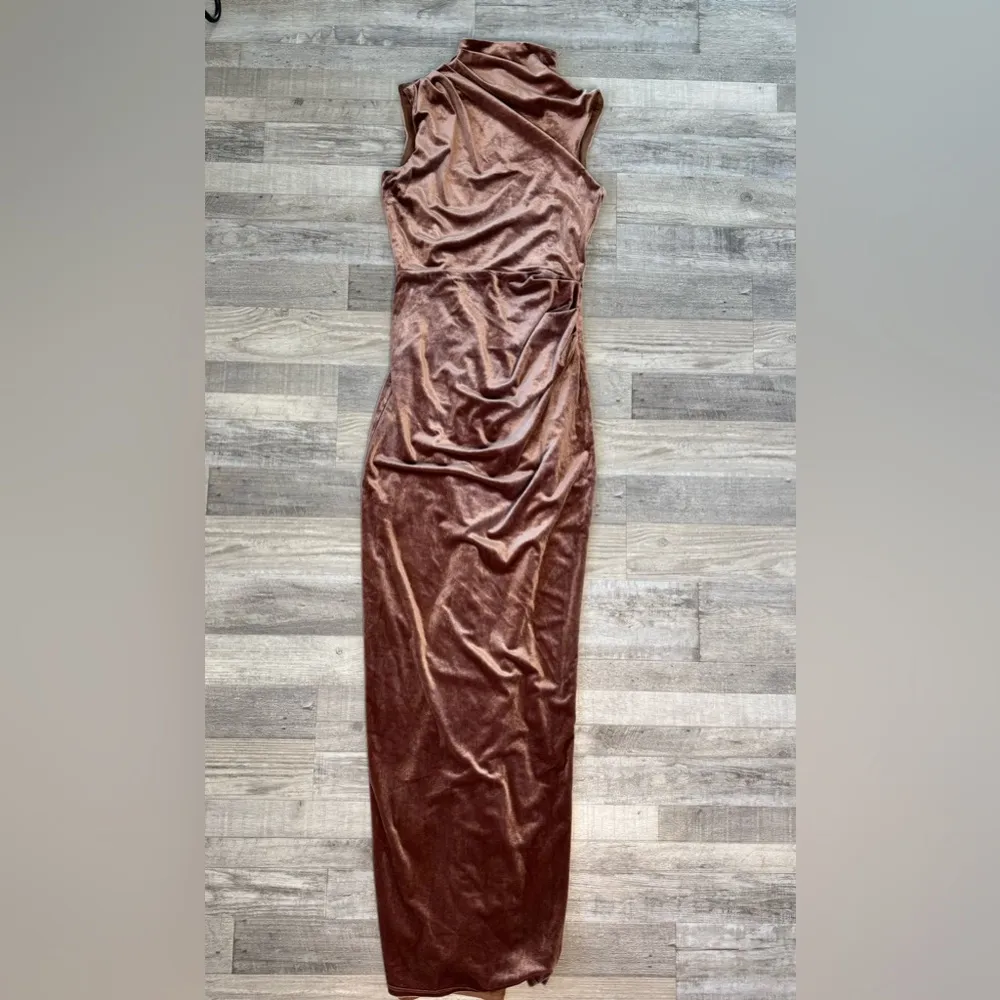 Michael Costello X Revolve NWT copper bodycon open back maxi dress medium P40 Brown - Image 3