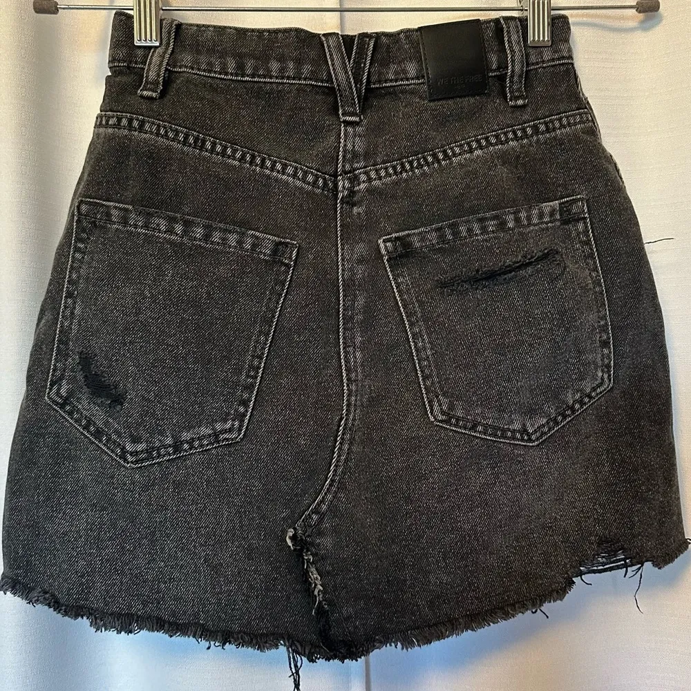 We The Free by Free People BREA CUT OFF DENIM SKIRT SIZE 24 Black Distressed - Image 6