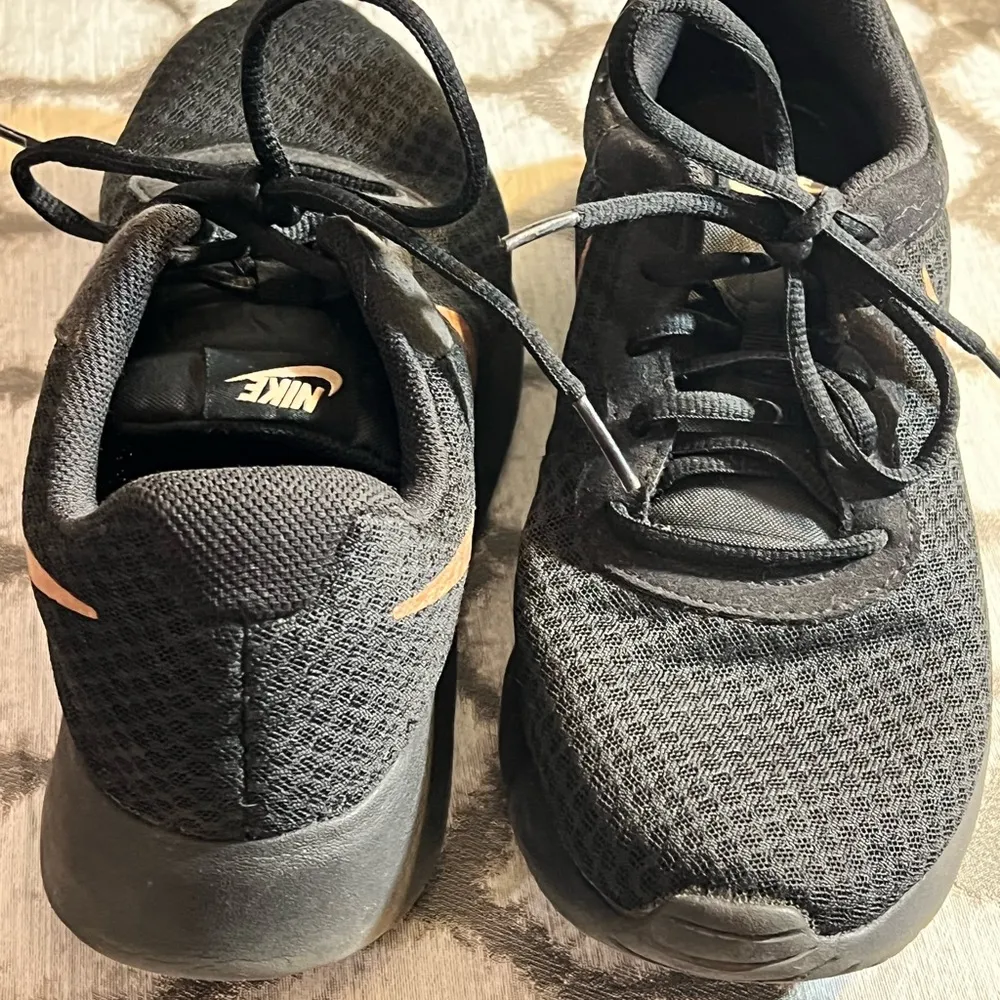 Nike Black Athletic Shoes - Image 4