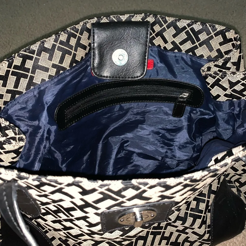 Tommy Hilfiger signature purse - Image 3