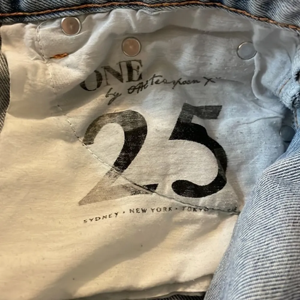 One Teaspoon Light Denim Chargers Cuffed Shorts - Image 7