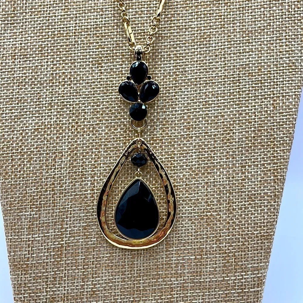 C 1946 Pendant Necklace Black Gold Tone Long necklace Paper clip and Chain - Image 2
