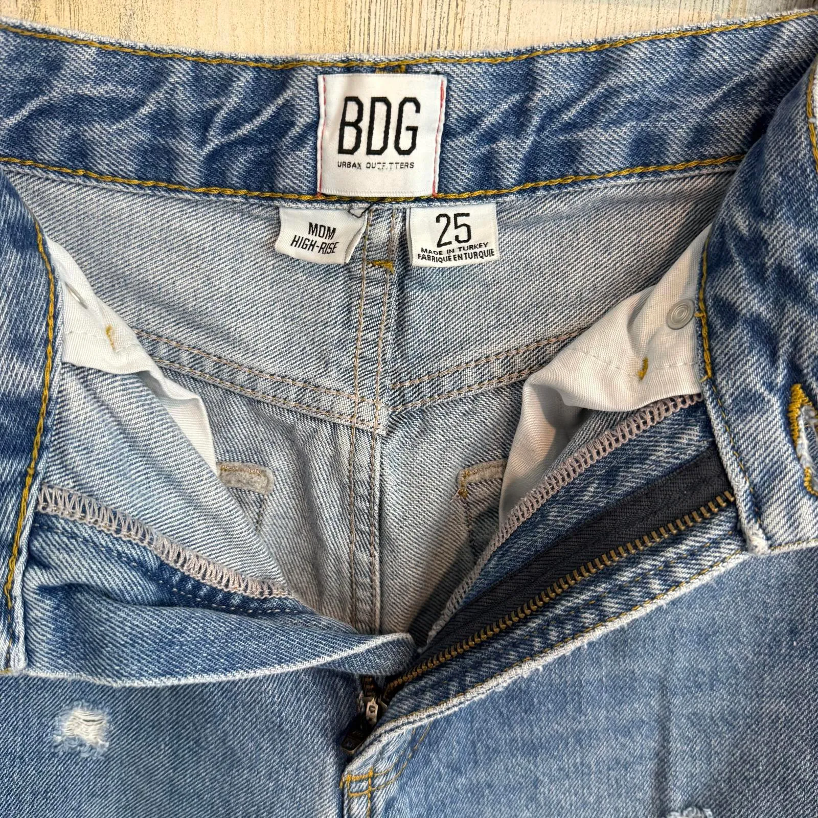 BDG Urban Women's Size 25 Outfitters Mom High Rise Jeans Size 25 Denim Casual - Image 3