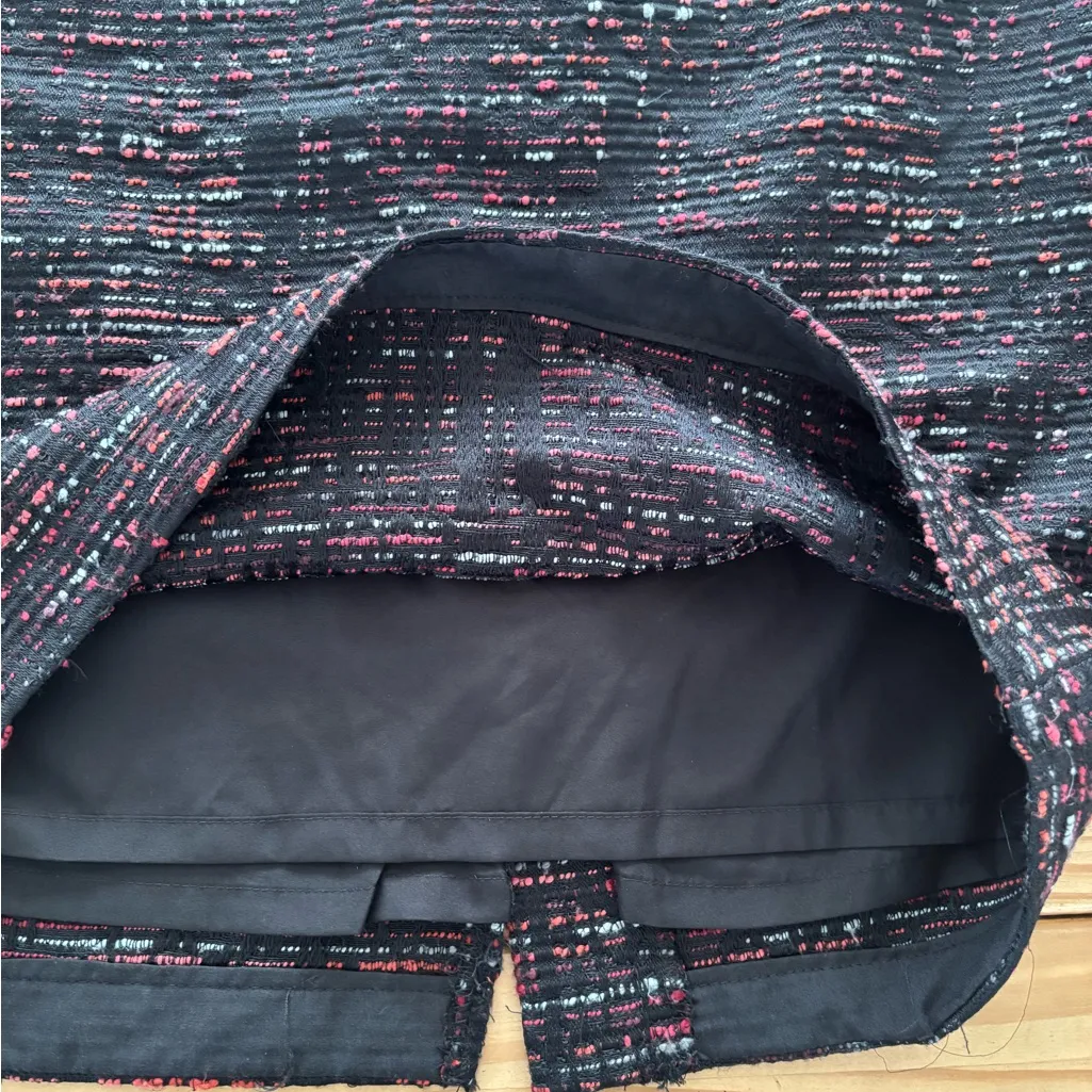 LOFT Black and Red Patterned Pencil Skirt - Image 9