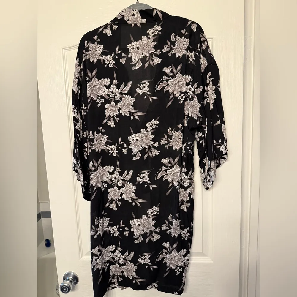 Spiritual Gangster Maya Black Floral Tie Front Kimono - Image 15