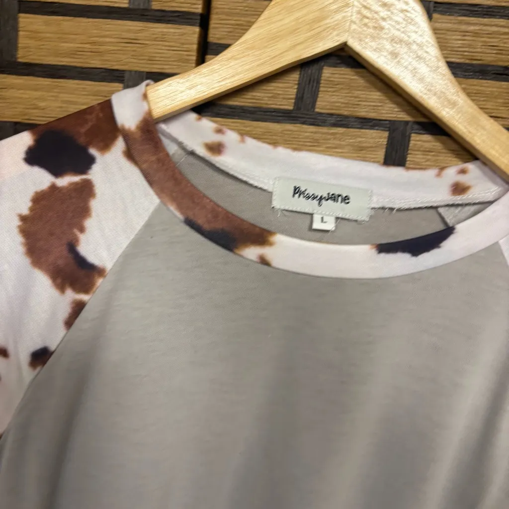 Prissy Jane Cow Print Raglan‎ Tee Size Large Gray - Image 4