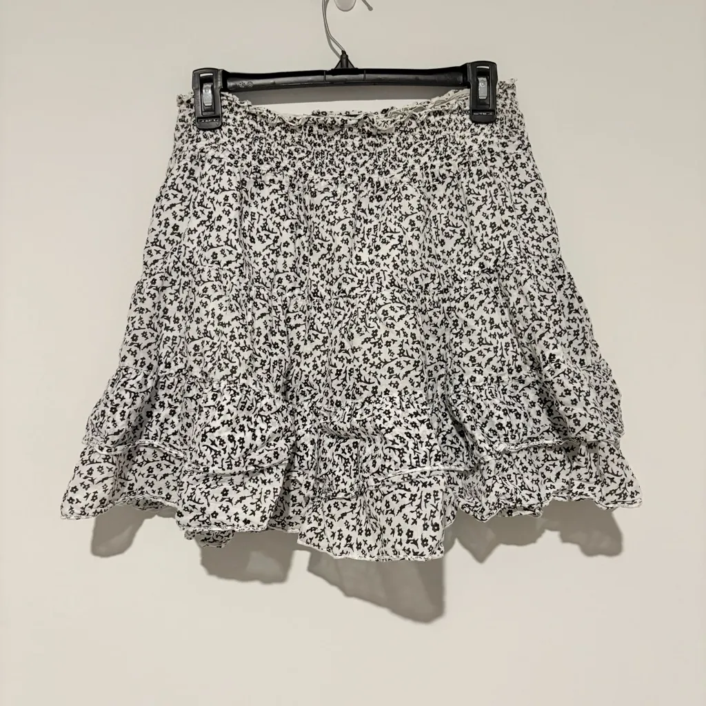 Planet Gold Ditsy Floral cotton smocked Tiered Ruffle Skirt White Black medium - Image 2