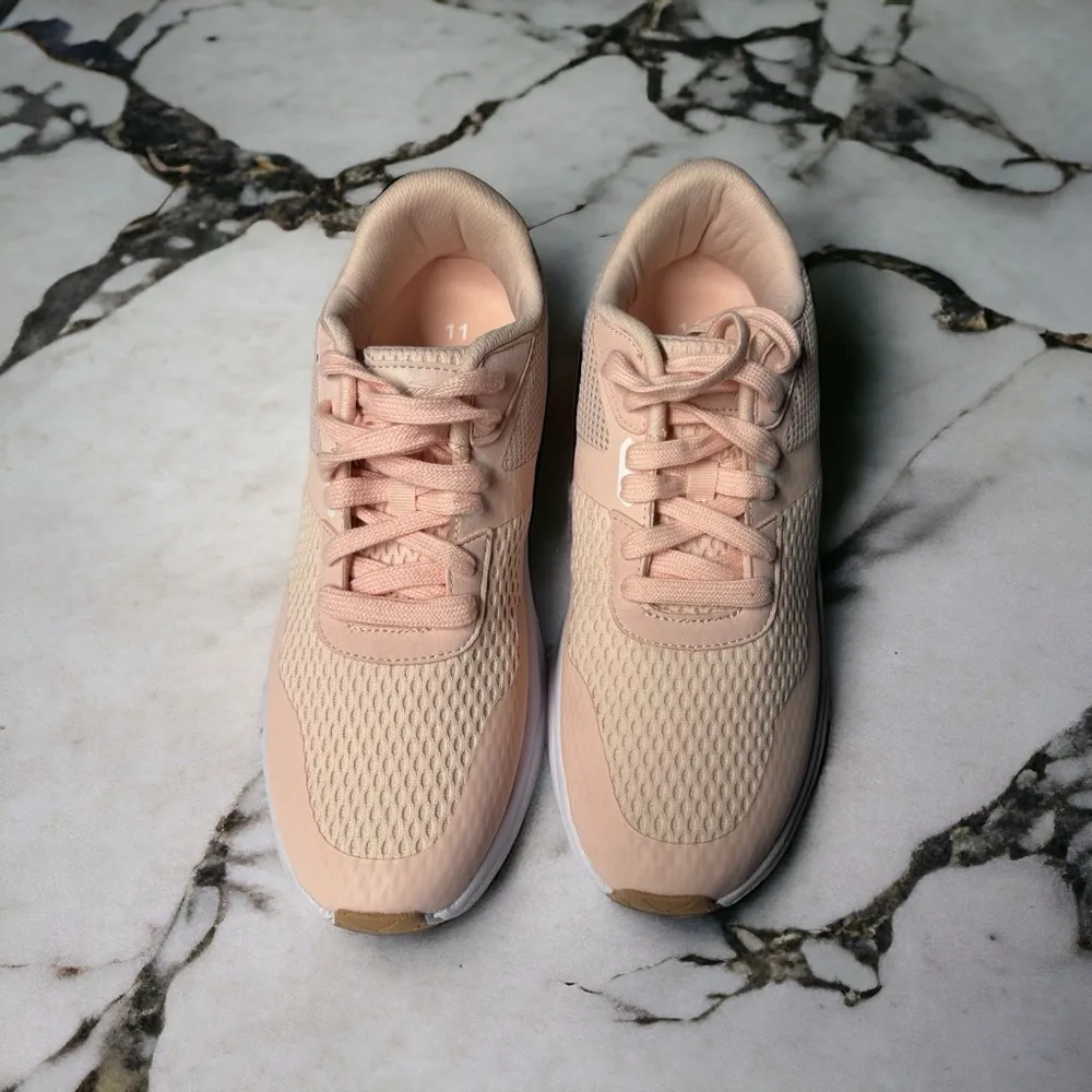 Pair of Women Sneakers Size 11 Avia Lightweight Shoes - New - Image 5