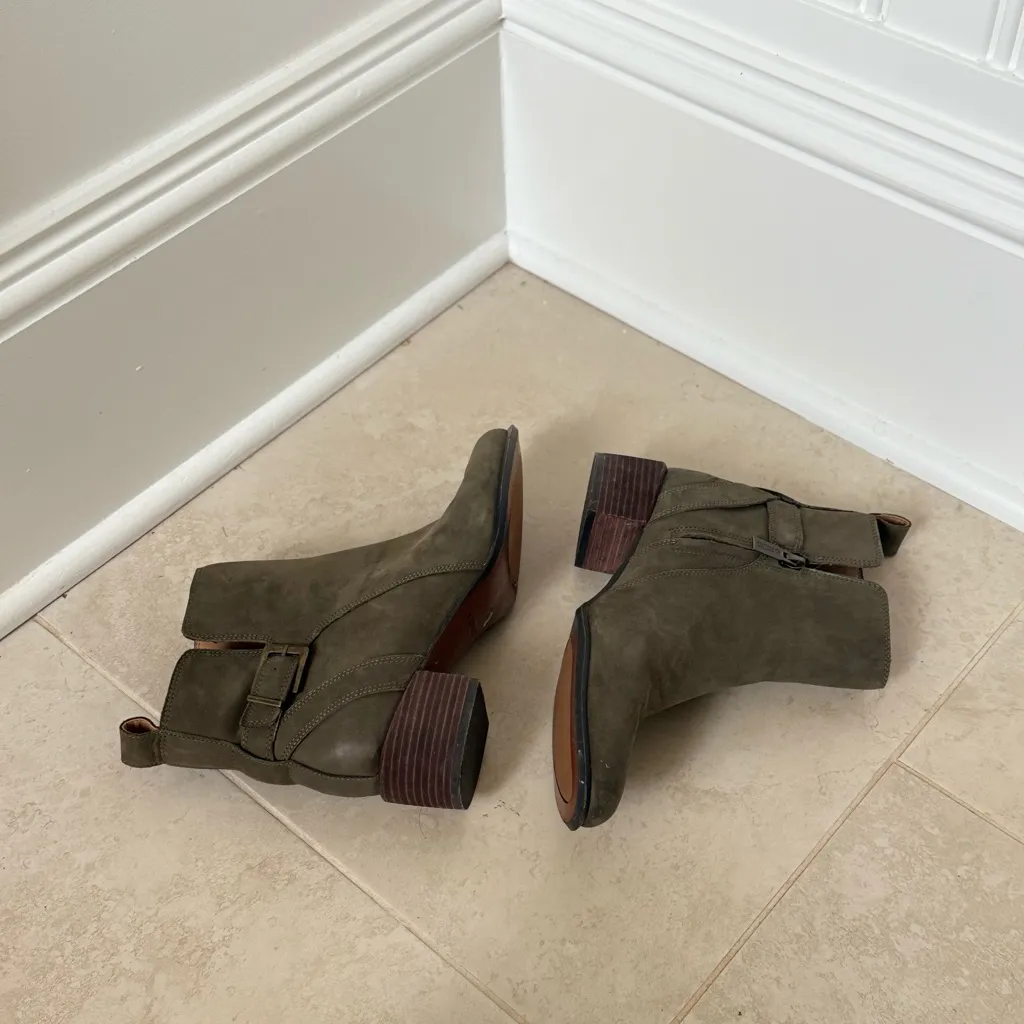 Vionic Sienna Waterproof Green Ankle Boots 8 Buckle Side Zip - Image 11