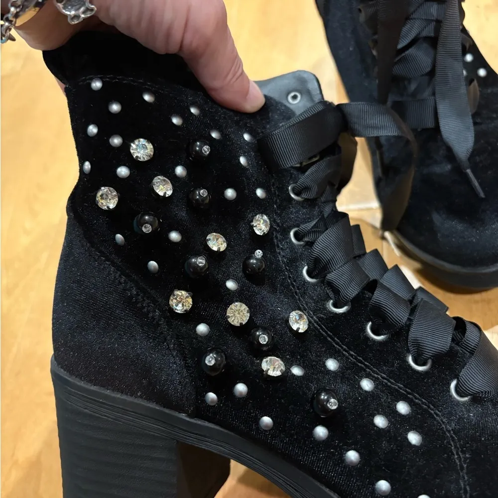 Madden Girl Womens Veera Embellished Velvet Combat Boots sz 9 black - Image 10