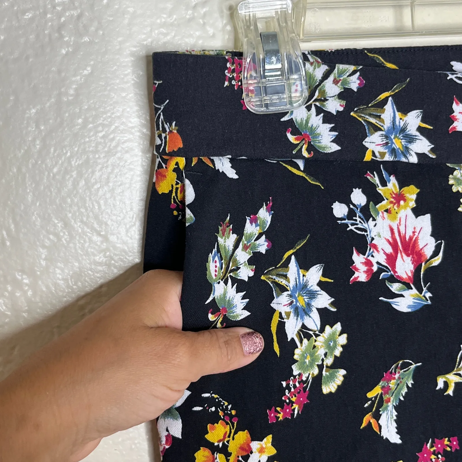 Jules & Leopold Women's Black Floral Stretch Slim Ankle Pants Medium - Image 2