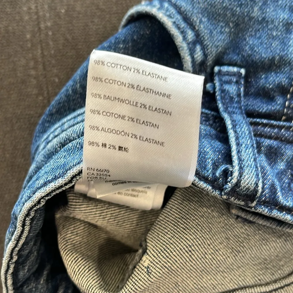 Pilcro and the Letterpress slim boyfriend denim shorts size 26 - Image 4