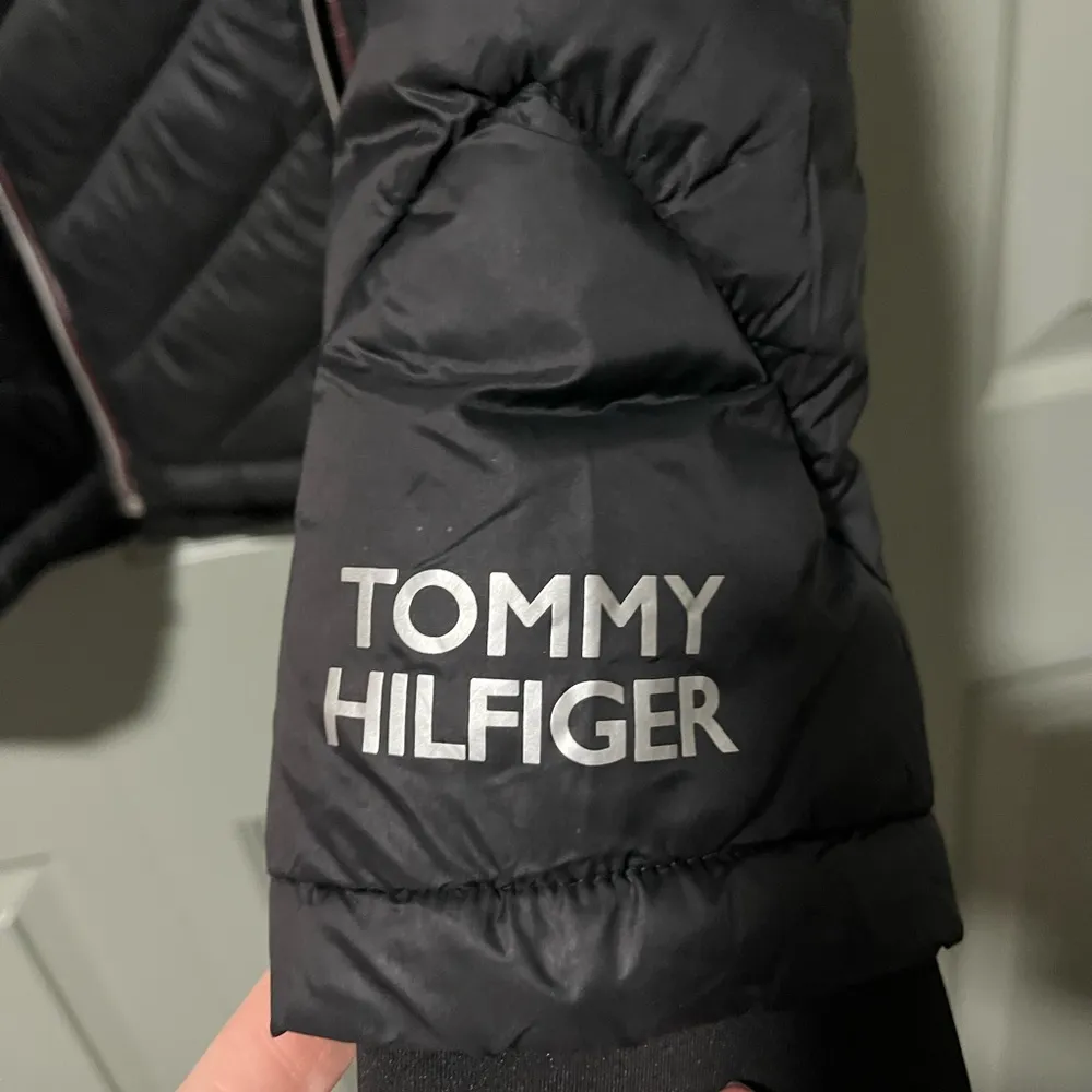 Tommy Hilfiger Puffy Coat Sz M VGUC - Image 2