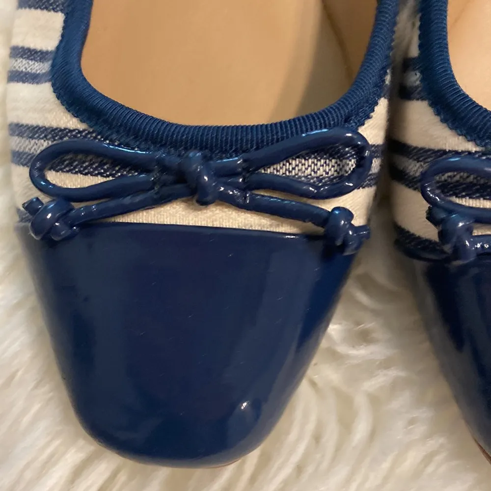 Violet & Red Flats Shoes size 8M BNWOT color navy blue with white - Image 3