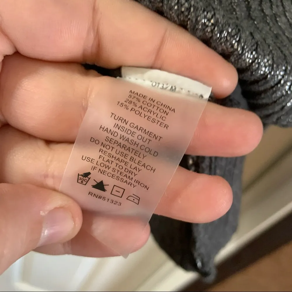 Vince Camuto Grey/Silver Foiled Ombré Sweater size Medium - Image 8