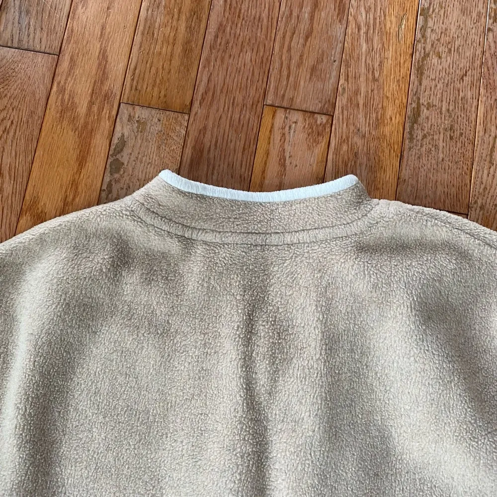 tan and white fleece vintage winter scene crewneck pullover - Image 9