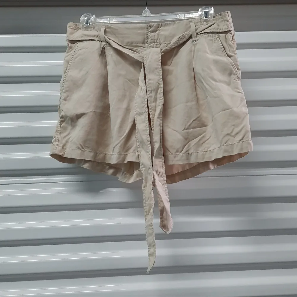 Gap Shorts Women's Size Large Khaki Linen Blend Pockets Belted Casual Summer - Image 2
