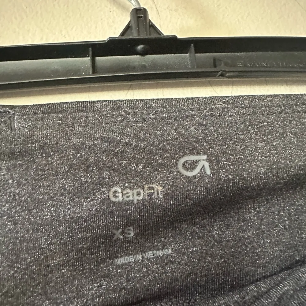 Womens Gap Gapfit gray biker shorts xs - Image 2