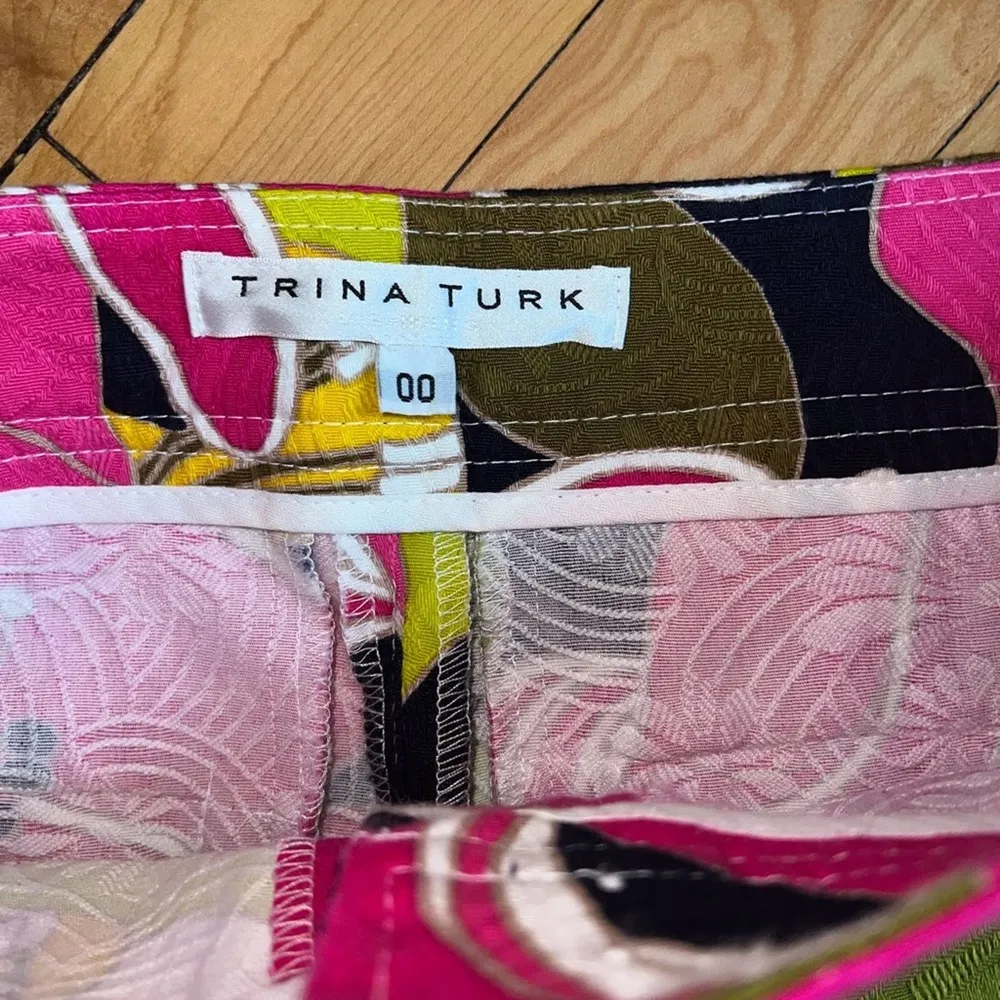 Adorable Trina Turk Moss 2 Cropped Skinny Pant! - Image 3