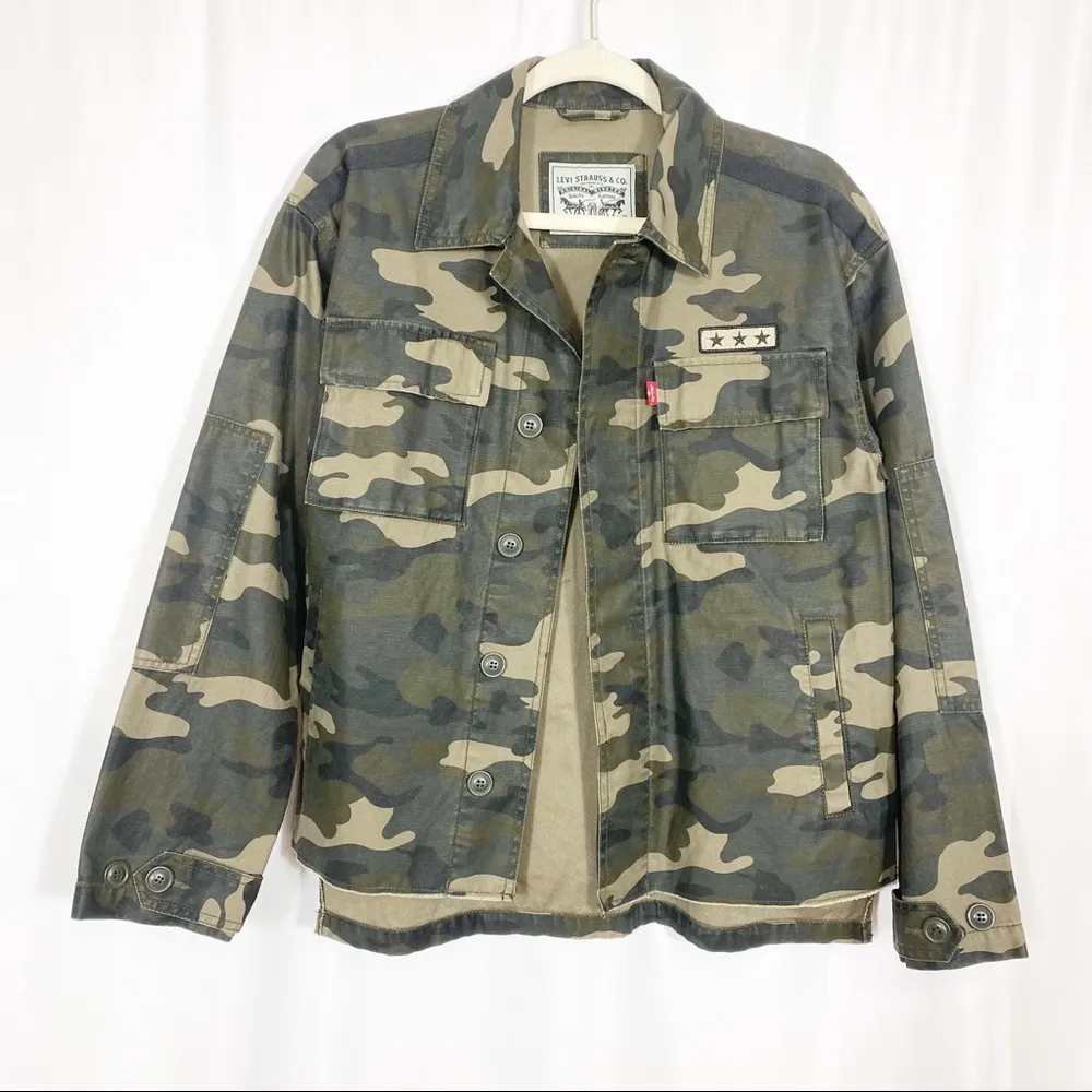 Levi’s Cotton Camo Printed Military  Utility Trucker Jacket: Army Green/Tan - Image 2