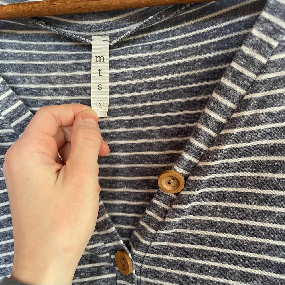 ⭐️ MTS Blue & White Striped Knotted Shirt Size Small - Image 2